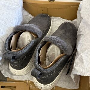 Hey Dude DANNY Women's Fuzzy Gray Slippers
Size: 7